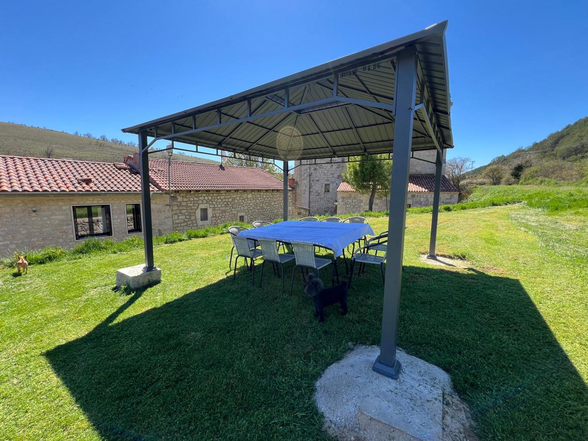 El Pecu Casa Rural Starfamiliar Bustillo Del Paramo Eksteriør billede